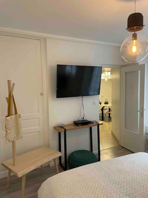 Le Cocon Balneo Apartment Sens Bagian luar foto
