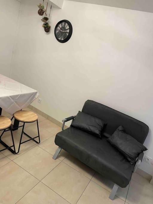 Le Cocon Balneo Apartment Sens Bagian luar foto
