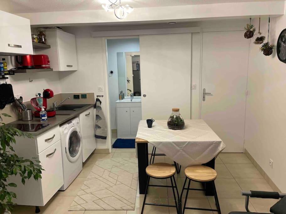 Le Cocon Balneo Apartment Sens Bagian luar foto