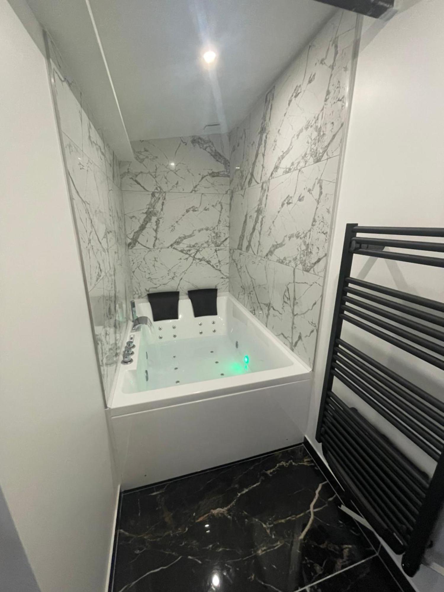 Le Cocon Balneo Apartment Sens Bagian luar foto